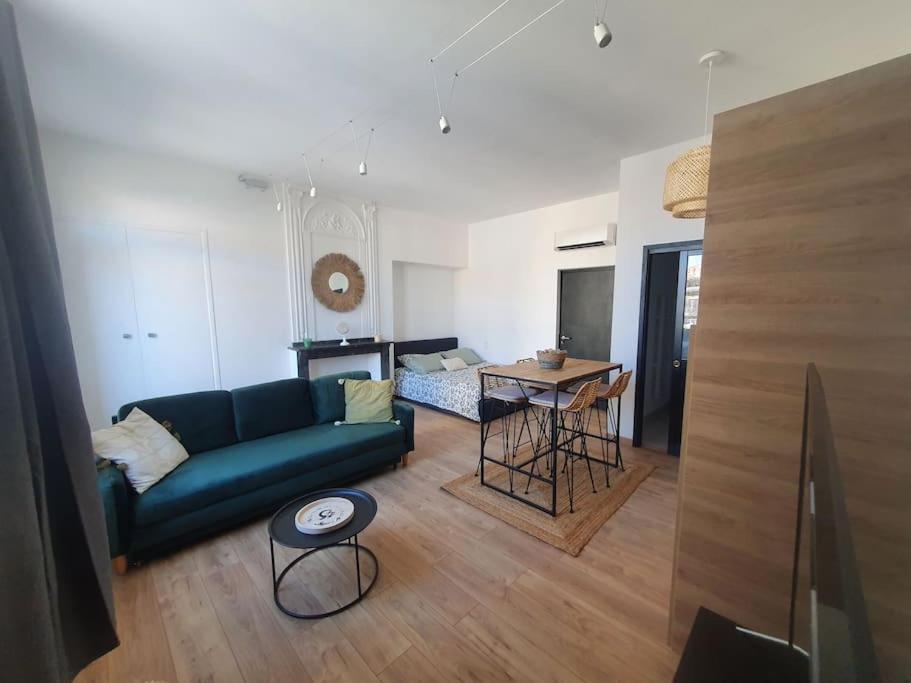-Garrigue- Face A La Cite Medievale Studio Terrasse Classe 4☆ Carcassonne Exterior photo